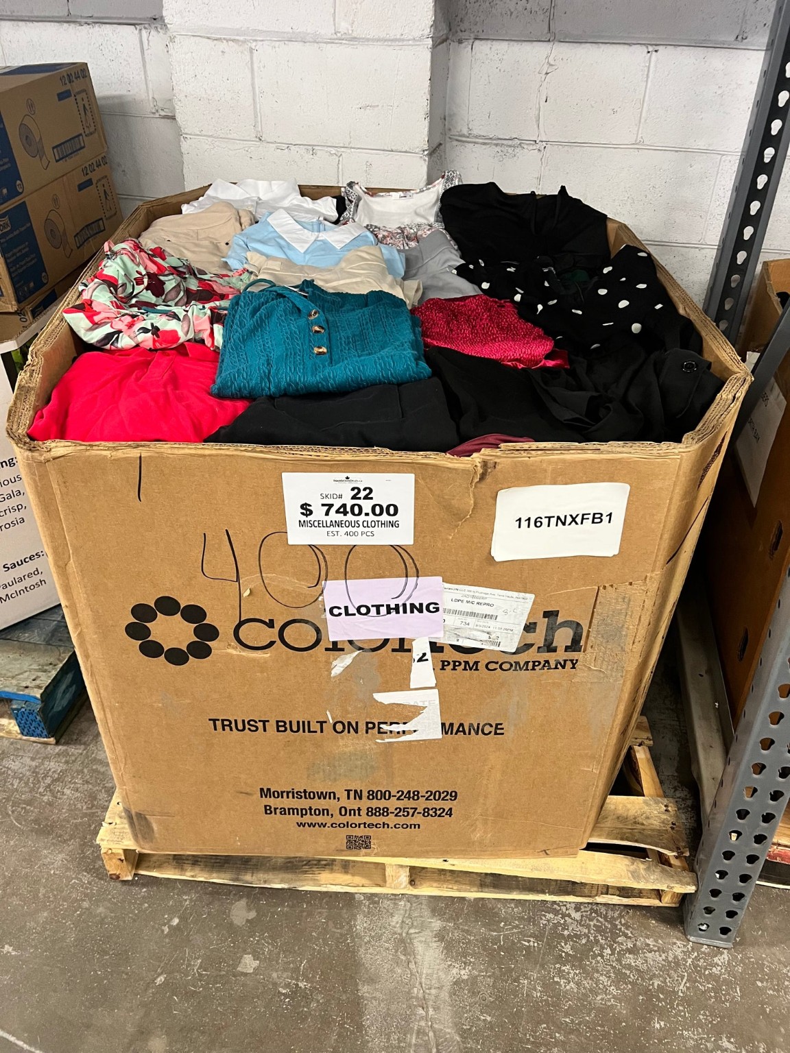 Uploaded photo: 400-piece clothing pallet