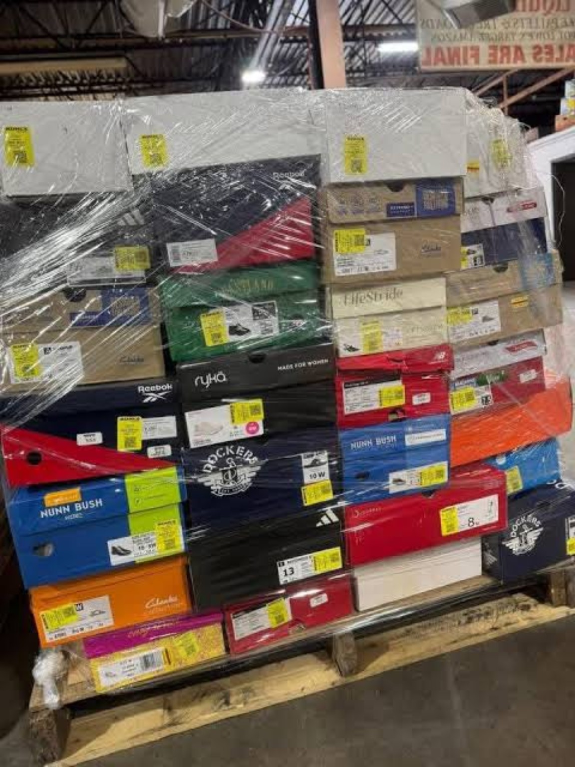 Uploaded photo: Mixed footwear pallet